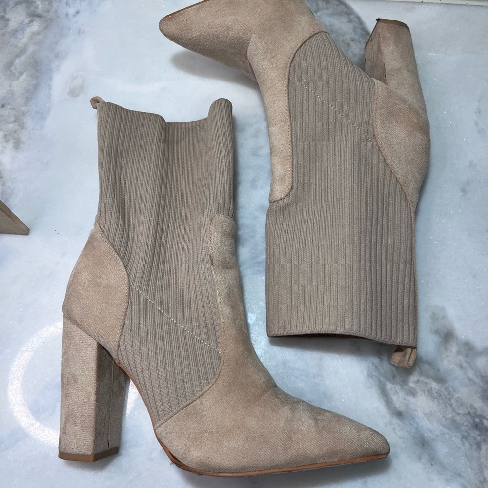 Elegant Beige Ankle Boots, size 39
